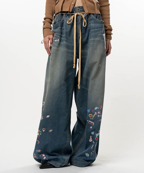 Maison MIHARA YASUHIRO(メゾンミハラヤスヒロ)の「Kids Sticker Printed Wide Denim Pants(デニムパンツ・レディース・インディゴブルー/ブラック・36/38)」の12枚目の写真