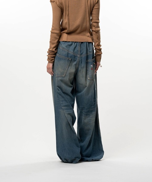 Maison MIHARA YASUHIRO(メゾンミハラヤスヒロ)の「Kids Sticker Printed Wide Denim Pants(デニムパンツ・レディース・インディゴブルー/ブラック・36/38)」の13枚目の写真
