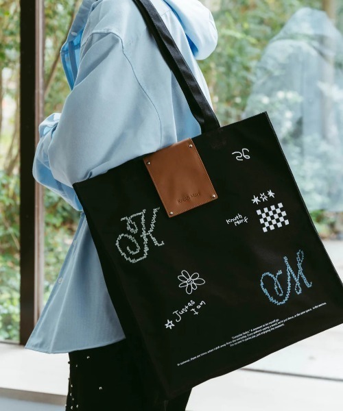 Knuth Marf（クヌースマーフ）の「Knuth Marf graphic canvas tote（トートバッグ・レディース・ブラック/オフホワイト・FREE）」の2枚目の写真
