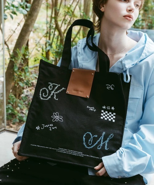 Knuth Marf（クヌースマーフ）の「Knuth Marf graphic canvas tote（トートバッグ・レディース・ブラック/オフホワイト・FREE）」の9枚目の写真