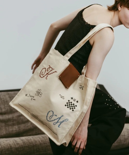Knuth Marf（クヌースマーフ）の「Knuth Marf graphic canvas tote（トートバッグ・レディース・ブラック/オフホワイト・FREE）」の7枚目の写真