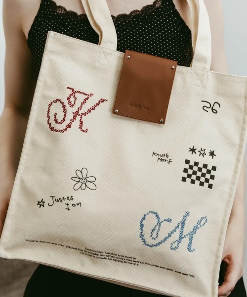 Knuth Marf（クヌースマーフ）の「Knuth Marf graphic canvas tote（トートバッグ・レディース・ブラック/オフホワイト・FREE）」の6枚目の写真