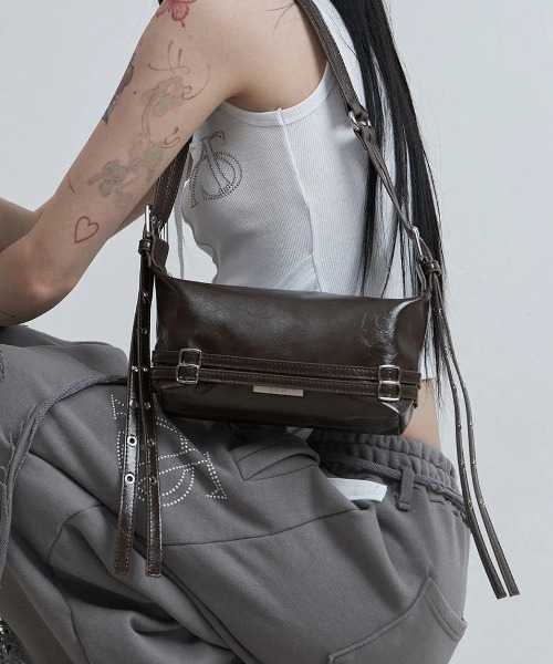 as you are(アズユーアー)の「◇ASYOUARE◇ブランド直輸入正規品/BELTED MINI SHOULDER BAG ベルト付きミニショルダーバッグ(ショルダーバッグ・レディース・ブラック/バーガンディー/ブラウン・FREE)」の3枚目の写真