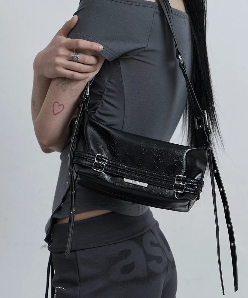 as you are(アズユーアー)の「◇ASYOUARE◇ブランド直輸入正規品/BELTED MINI SHOULDER BAG ベルト付きミニショルダーバッグ(ショルダーバッグ・レディース・ブラック/バーガンディー/ブラウン・FREE)」の2枚目の写真