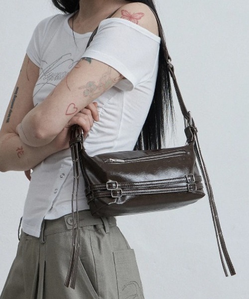 as you are(アズユーアー)の「◇ASYOUARE◇ブランド直輸入正規品/BELTED MINI SHOULDER BAG ベルト付きミニショルダーバッグ(ショルダーバッグ・レディース・ブラック/バーガンディー/ブラウン・FREE)」の6枚目の写真