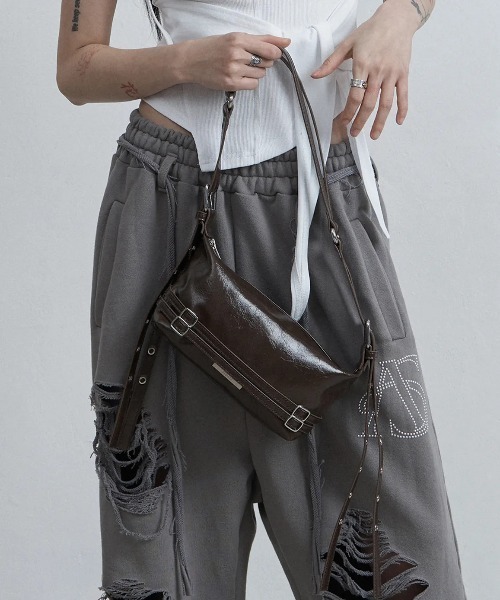 as you are(アズユーアー)の「◇ASYOUARE◇ブランド直輸入正規品/BELTED MINI SHOULDER BAG ベルト付きミニショルダーバッグ(ショルダーバッグ・レディース・ブラック/バーガンディー/ブラウン・FREE)」の5枚目の写真