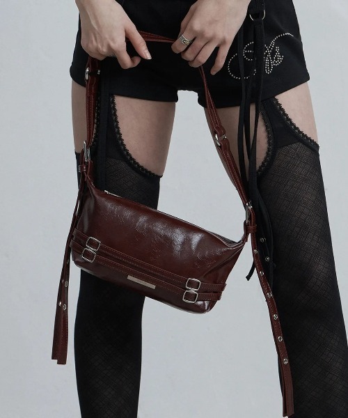 as you are(アズユーアー)の「◇ASYOUARE◇ブランド直輸入正規品/BELTED MINI SHOULDER BAG ベルト付きミニショルダーバッグ(ショルダーバッグ・レディース・ブラック/バーガンディー/ブラウン・FREE)」の4枚目の写真