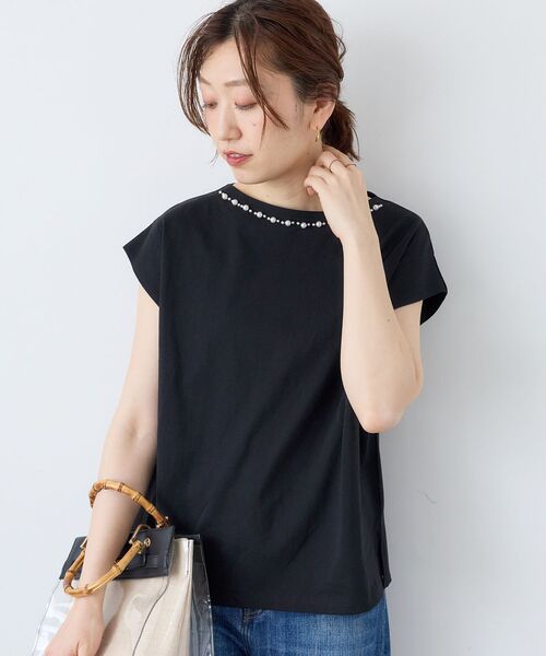 le.coeur blanc（ルクールブラン）の「パールネックフレンチスリーブカットソー（Tシャツ/カットソー・レディース・ブラック/ホワイト系その他/ブラック系その他・38）」の2枚目の写真