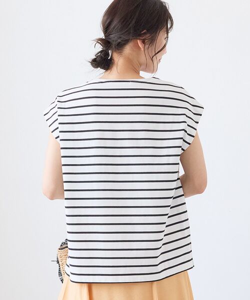 le.coeur blanc（ルクールブラン）の「パールネックフレンチスリーブカットソー（Tシャツ/カットソー・レディース・ブラック/ホワイト系その他/ブラック系その他・38）」の6枚目の写真