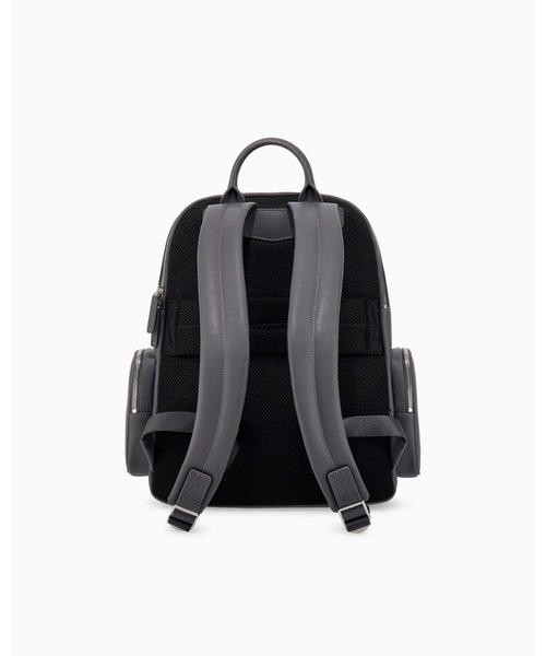 EMPORIO ARMANI（エンポリオアルマーニ）の「<オンライン限定>【エンポリオ アルマーニ】メタリックロゴ テクスチャード バックパック　大容量（バックパック/リュック・メンズ・グレー・FREE）」の3枚目の写真