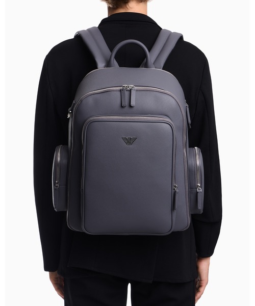 EMPORIO ARMANI（エンポリオアルマーニ）の「<オンライン限定>【エンポリオ アルマーニ】メタリックロゴ テクスチャード バックパック　大容量（バックパック/リュック・メンズ・グレー・FREE）」の6枚目の写真