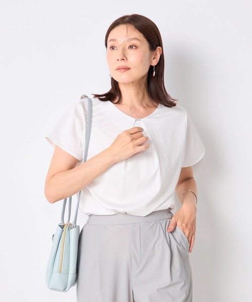 GALLORIA（ギャローリア）の「【接触冷感・UVカット】Vネックパーツプルオーバー（Tシャツ/カットソー・レディース・ネイビー/ピンク/ブラウン/ボルドー/ホワイト・LL/L/M/S）」の2枚目の写真