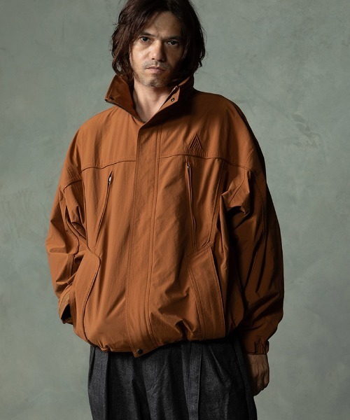 EGO TRIPPING(エゴトリッピング)の「mj11747-TRACK JACKET トラックジャケット(616759)(ブルゾン・メンズ・チャコール/サンドグレー/オレンジ/ブラック・46/48)」の4枚目の写真