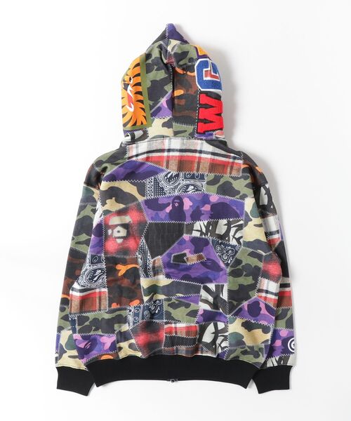 A BATHING APE(アベイシングエイプ)の「CRAZY PATCH SHARK FULL ZIP HOODIE(パーカー・メンズ・マルチ・X-LARGE/LARGE/SMALL/XX-LARGE/MEDIUM)」の4枚目の写真