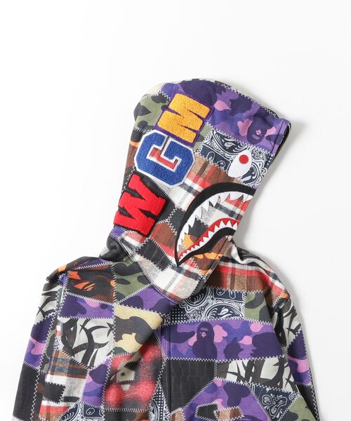 A BATHING APE(アベイシングエイプ)の「CRAZY PATCH SHARK FULL ZIP HOODIE(パーカー・メンズ・マルチ・X-LARGE/LARGE/SMALL/XX-LARGE/MEDIUM)」の5枚目の写真