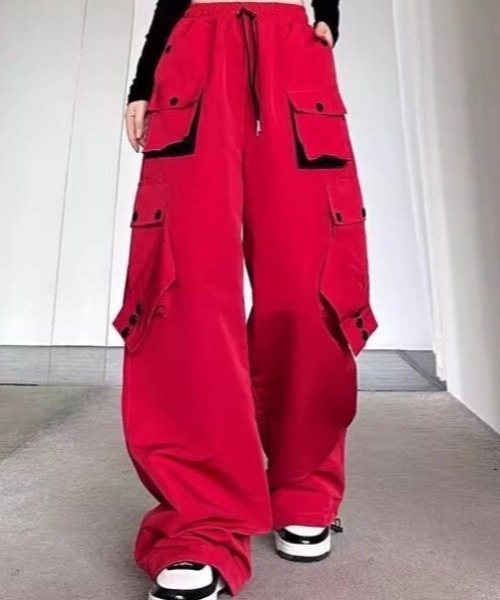 NANEA(ナネア)の「ポケットデザインカーゴパンツ(カーゴパンツ・レディース・ブラック/レッド・SMALL/MEDIUM)」の5枚目の写真