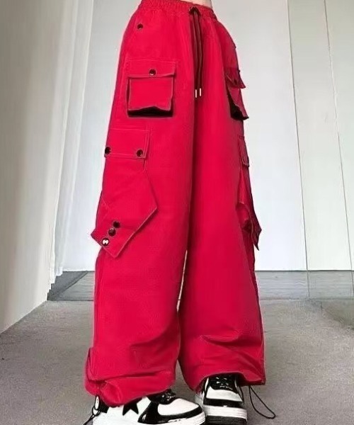 NANEA(ナネア)の「ポケットデザインカーゴパンツ(カーゴパンツ・レディース・ブラック/レッド・SMALL/MEDIUM)」の6枚目の写真