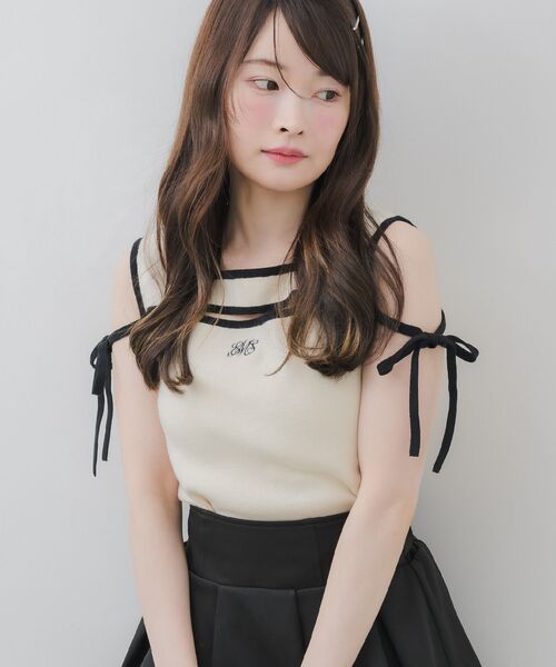 ems excite(エムズエキサイト)の「フロントスリットニットタンク(タンクトップ・レディース・ナチュラル/ピンク/ブラック・FREE)」の4枚目の写真