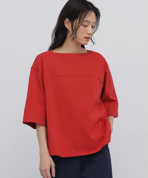 human woman(ヒューマンウーマン)の「バスク天竺ボートネックプルオーバー(Tシャツ/カットソー・レディース・ベージュ/レッド・MEDIUM)」の2枚目の写真