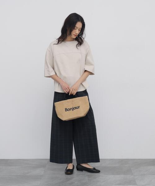 human woman(ヒューマンウーマン)の「バスク天竺ボートネックプルオーバー(Tシャツ/カットソー・レディース・ベージュ/レッド・MEDIUM)」の5枚目の写真