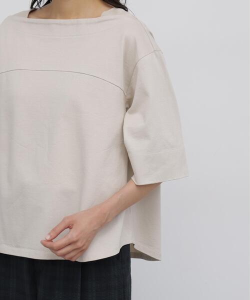 human woman(ヒューマンウーマン)の「バスク天竺ボートネックプルオーバー(Tシャツ/カットソー・レディース・ベージュ/レッド・MEDIUM)」の10枚目の写真