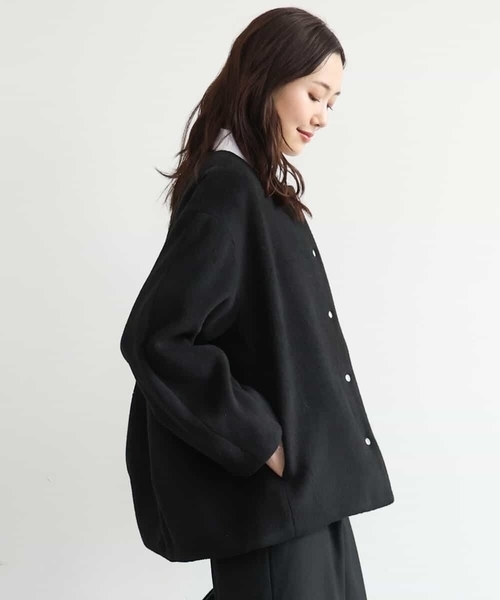 MK MICHEL KLEIN(エムケーミッシェルクラン)の「コクーンシルエットノーカラーブルゾン(ブルゾン・レディース・ブラック/ベージュ/ライトブルー・38)」の2枚目の写真