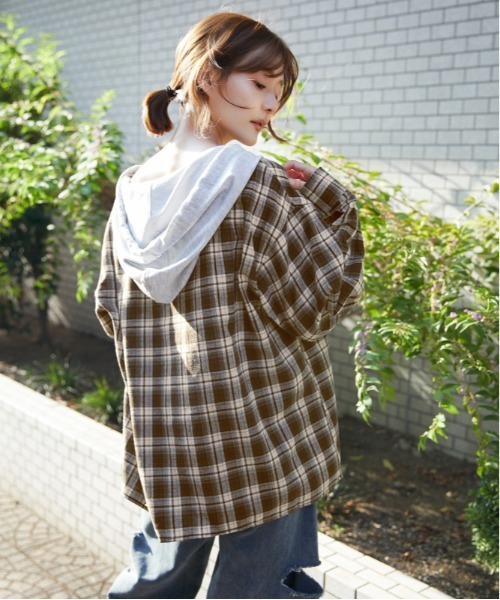 GORGE(ゴージ)の「裏毛フード付き チェック柄シャツ|全3色(シャツ/ブラウス・レディース・モカ/ブラック系/ライトブルー・F)」の8枚目の写真