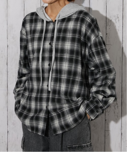 GORGE(ゴージ)の「裏毛フード付き チェック柄シャツ|全3色(シャツ/ブラウス・レディース・モカ/ブラック系/ライトブルー・F)」の9枚目の写真