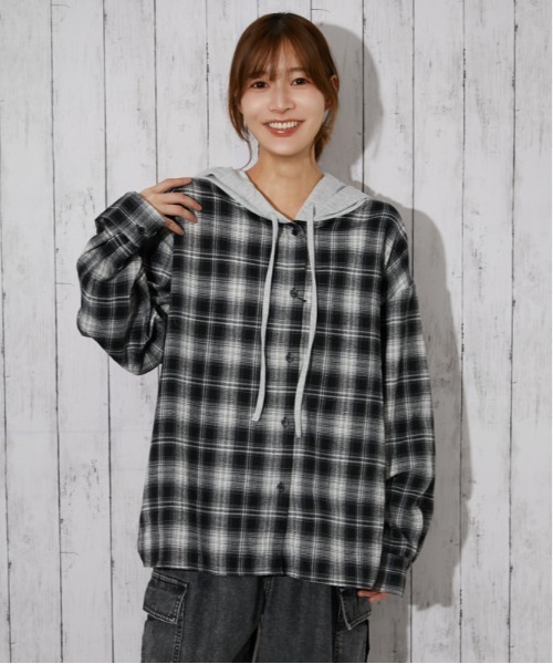 GORGE(ゴージ)の「裏毛フード付き チェック柄シャツ|全3色(シャツ/ブラウス・レディース・モカ/ブラック系/ライトブルー・F)」の10枚目の写真