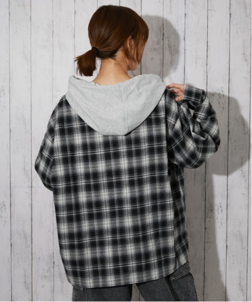 GORGE(ゴージ)の「裏毛フード付き チェック柄シャツ|全3色(シャツ/ブラウス・レディース・モカ/ブラック系/ライトブルー・F)」の12枚目の写真