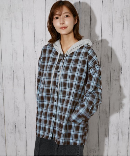 GORGE(ゴージ)の「裏毛フード付き チェック柄シャツ|全3色(シャツ/ブラウス・レディース・モカ/ブラック系/ライトブルー・F)」の13枚目の写真