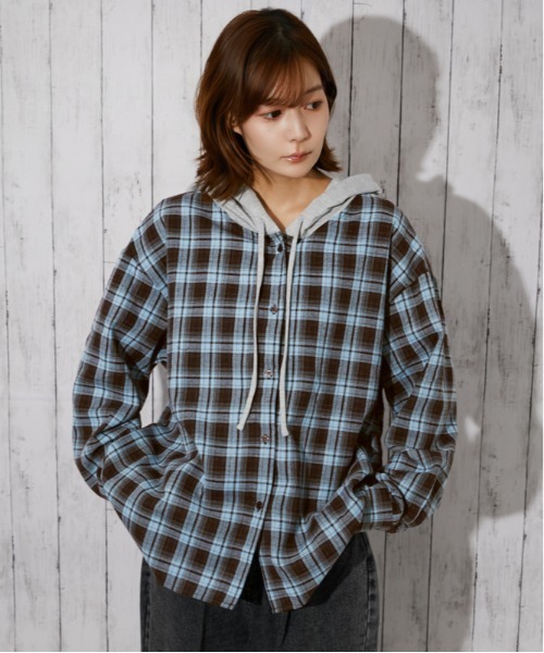 GORGE(ゴージ)の「裏毛フード付き チェック柄シャツ|全3色(シャツ/ブラウス・レディース・モカ/ブラック系/ライトブルー・F)」の15枚目の写真