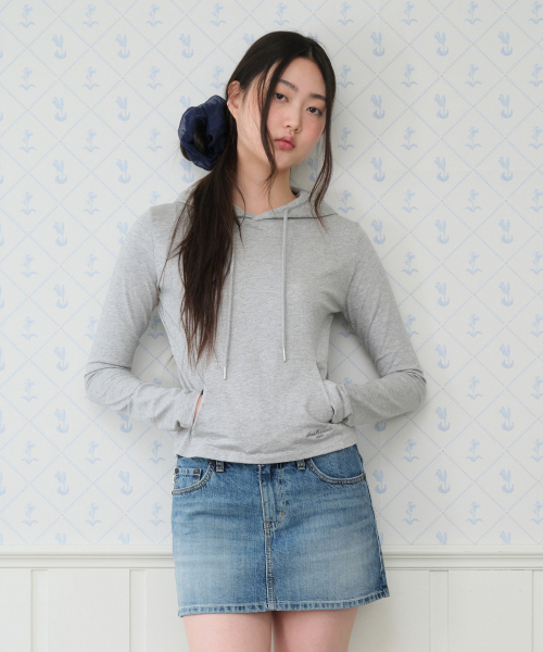 AMESWORLDWIDE(アメスワールドワイド)の「CLASSIC CROP HOODIE LS TEE GREY(Tシャツ/カットソー・レディース・その他・SMALL/MEDIUM)」の4枚目の写真