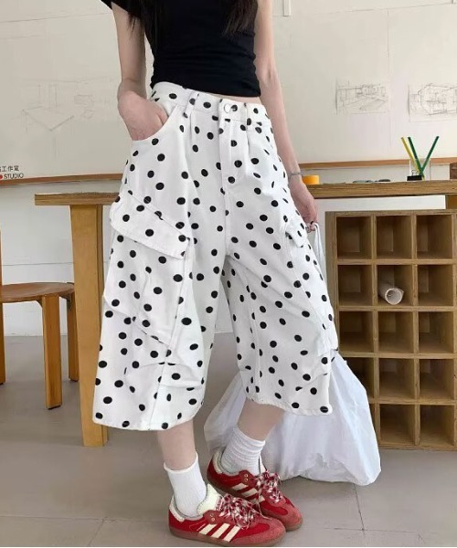 ＆soiree（アンドソワレ）の「ドット柄カーゴハーフパンツ（その他パンツ・レディース・ホワイト・SMALL/MEDIUM/LARGE/X-LARGE）」の2枚目の写真