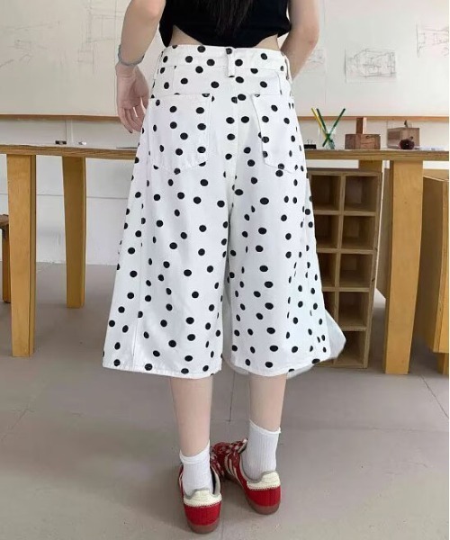 ＆soiree（アンドソワレ）の「ドット柄カーゴハーフパンツ（その他パンツ・レディース・ホワイト・SMALL/MEDIUM/LARGE/X-LARGE）」の4枚目の写真