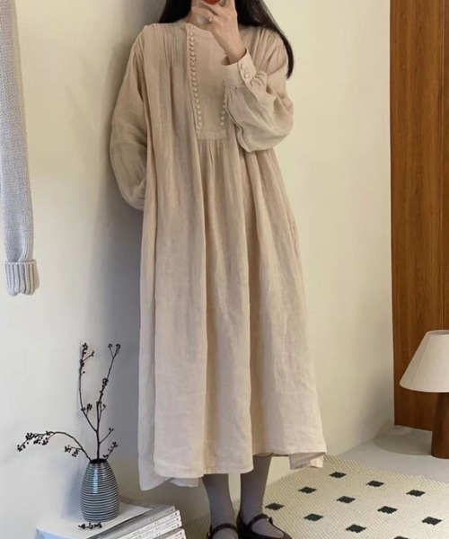 &soiree(アンドソワレ)の「フロントボタンビックシルエットハイネックワンピース(ワンピース・レディース・ベージュ・MEDIUM/X-LARGE/LARGE)」の1枚目の写真