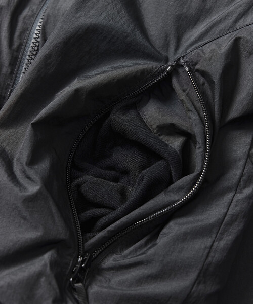 FREAK'S STORE(フリークスストア)の「PRIMALOFT LINER JACKET/プリマロフト ライナージャケット/ノーカラージャケット(ブルゾン・メンズ・ブラック/チャコールグレー/セージグリーン/ネイビー・SMALL/MEDIUM/LARGE)」の8枚目の写真
