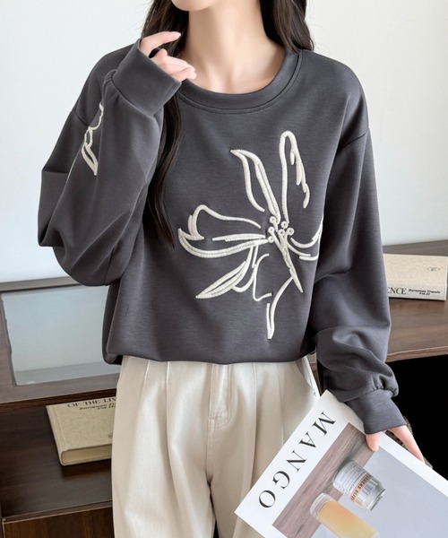 ABITOKYO(アビトーキョー)の「花柄刺繍スウェットプルオーバー(スウェット・レディース・チャコールグレー/ベージュ/ブラック・FREE)」の2枚目の写真