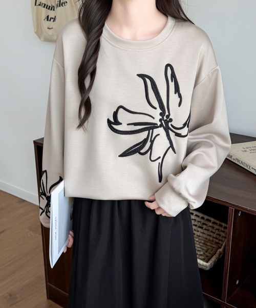 ABITOKYO(アビトーキョー)の「花柄刺繍スウェットプルオーバー(スウェット・レディース・チャコールグレー/ベージュ/ブラック・FREE)」の13枚目の写真