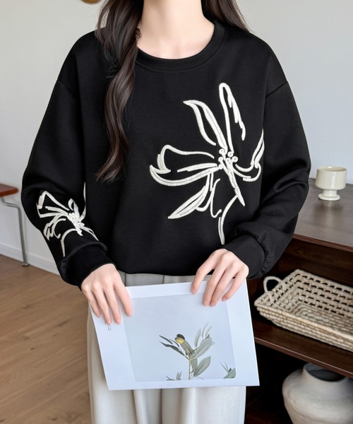 ABITOKYO(アビトーキョー)の「花柄刺繍スウェットプルオーバー(スウェット・レディース・チャコールグレー/ベージュ/ブラック・FREE)」の5枚目の写真