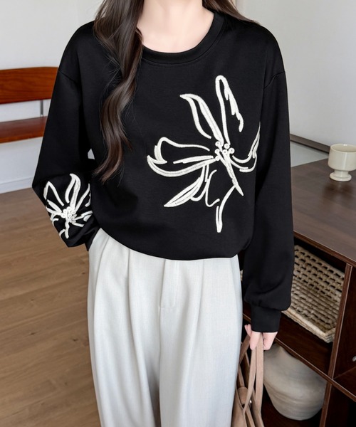 ABITOKYO(アビトーキョー)の「花柄刺繍スウェットプルオーバー(スウェット・レディース・チャコールグレー/ベージュ/ブラック・FREE)」の4枚目の写真
