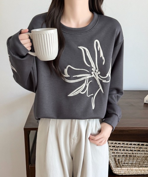 ABITOKYO(アビトーキョー)の「花柄刺繍スウェットプルオーバー(スウェット・レディース・チャコールグレー/ベージュ/ブラック・FREE)」の19枚目の写真