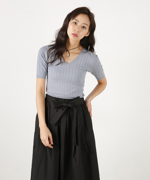 MOUSSY（マウジー）の「Vneck Rib tops（ニット/セーター・レディース・イエロー/ブルー/トップグレー/オフホワイト・FREE）」の4枚目の写真