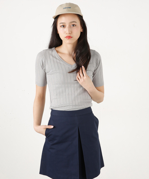 MOUSSY（マウジー）の「Vneck Rib tops（ニット/セーター・レディース・イエロー/ブルー/トップグレー/オフホワイト・FREE）」の3枚目の写真