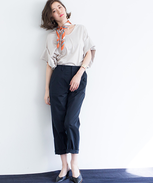 STUDIOUS(ステュディオス)の「袖コンシャスカットソー(Tシャツ/カットソー・レディース・ベージュ/イエロー/オフホワイト/ブラック/ピンク/カーキ/レッド・FREE)」の12枚目の写真