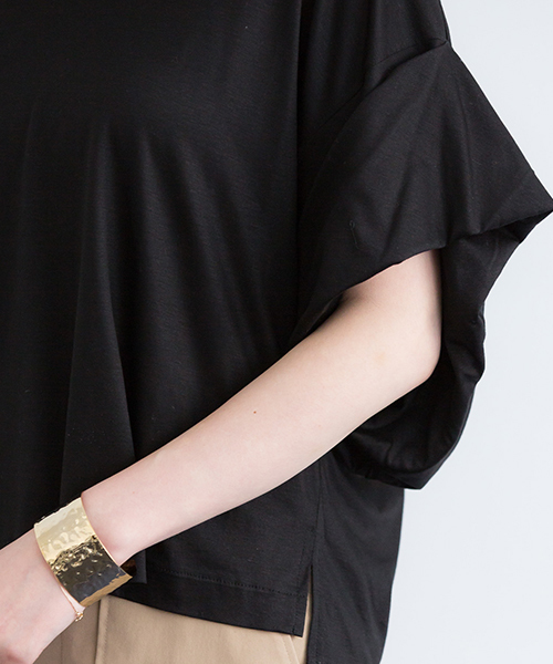 STUDIOUS(ステュディオス)の「袖コンシャスカットソー(Tシャツ/カットソー・レディース・ベージュ/イエロー/オフホワイト/ブラック/ピンク/カーキ/レッド・FREE)」の8枚目の写真