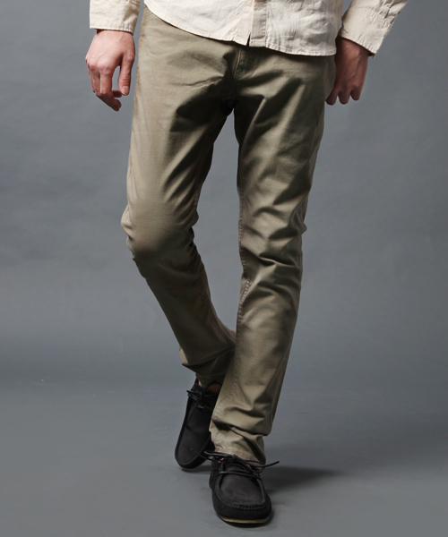 NANO universe（ナノユニバース）の「NUテーパードカラーパンツ　チノ（チノパンツ・メンズ・ホワイト/ブラック/グレー/ベージュ/グリーン/ライトカーキ/ネイビー/ボルドー・36/38/40）」の6枚目の写真