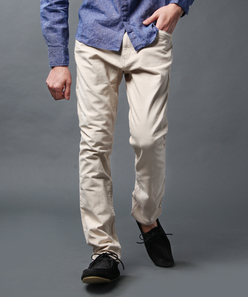 NANO universe（ナノユニバース）の「NUテーパードカラーパンツ　チノ（チノパンツ・メンズ・ホワイト/ブラック/グレー/ベージュ/グリーン/ライトカーキ/ネイビー/ボルドー・36/38/40）」の2枚目の写真