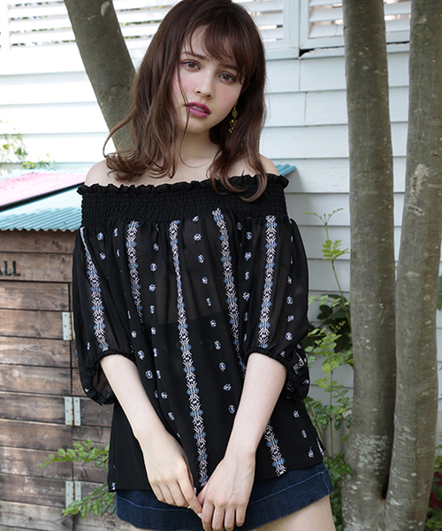 one after another NICE CLAUP（ワンアフターアナザーナイスクラップ）の「カラフル刺繍ブラウス（シャツ/ブラウス・レディース・オフホワイト/ブラック/イエロー・FREE）」の3枚目の写真