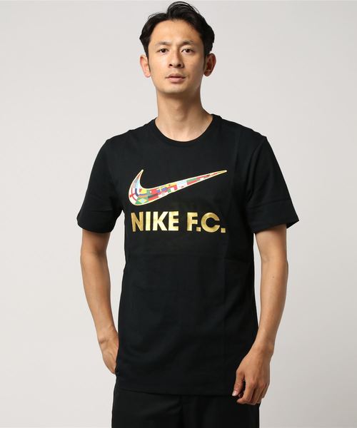 NIKE(ナイキ)の「ナイキ FC スウッシュ フラグ Tシャツ 911401 NIKE(ナイキ)の「ナイキ FC スウッシュ フラグ Tシャツ 911401